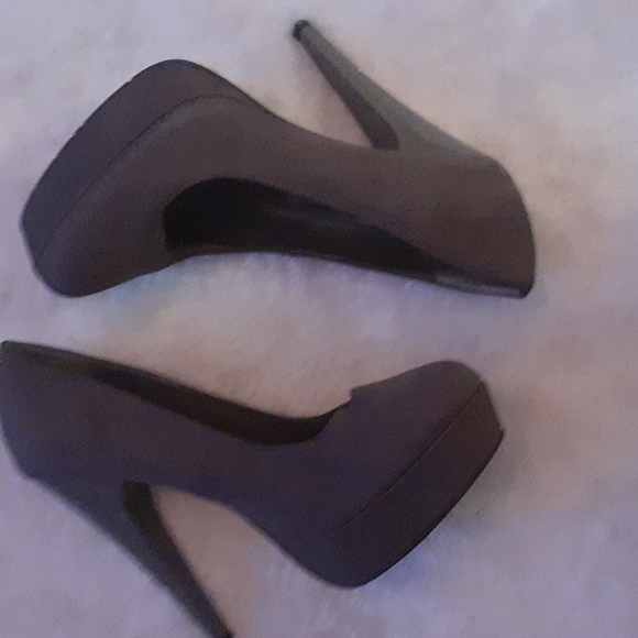 Fashionable Shoes Heels - Picture 2 of 4